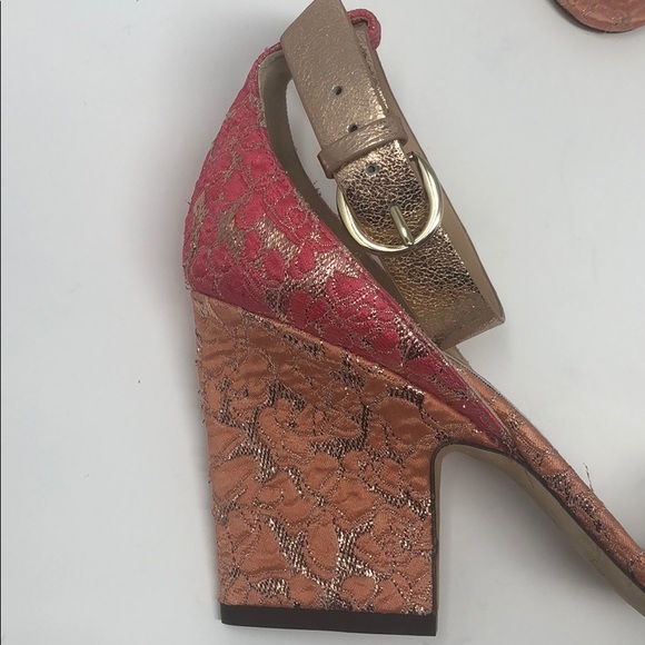 Flamingo pink rose gold jacquard Jimmy Choo sandal - Picture 2 of 6